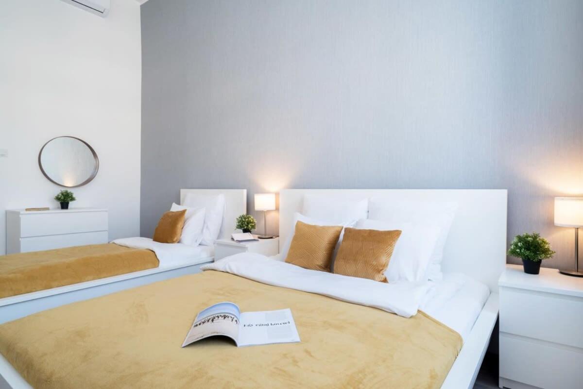 Large Apartment At Perfect Central Location บูดาเปสต์ ภายนอก รูปภาพ