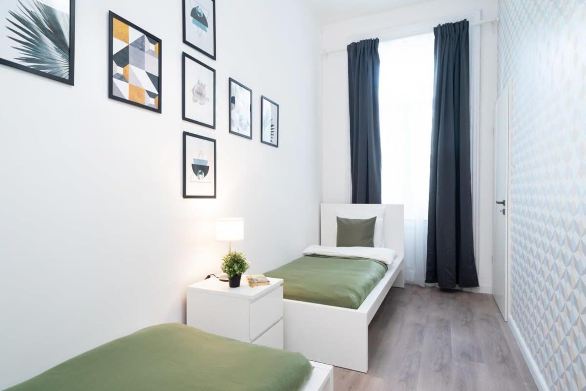 Large Apartment At Perfect Central Location บูดาเปสต์ ภายนอก รูปภาพ