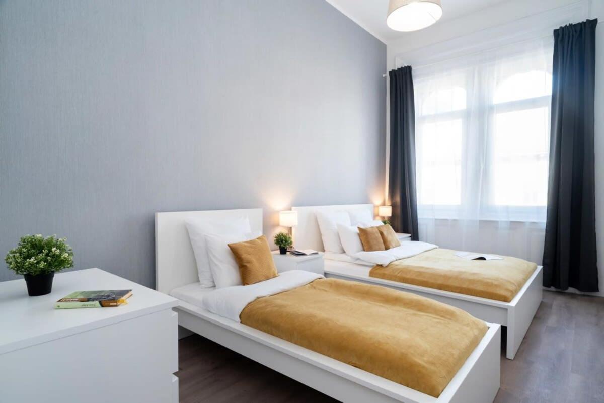 Large Apartment At Perfect Central Location บูดาเปสต์ ภายนอก รูปภาพ