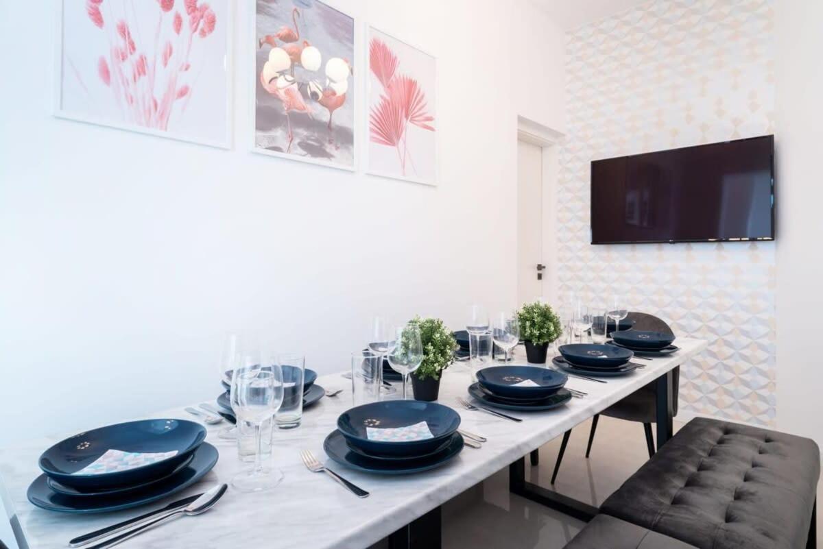 Large Apartment At Perfect Central Location บูดาเปสต์ ภายนอก รูปภาพ
