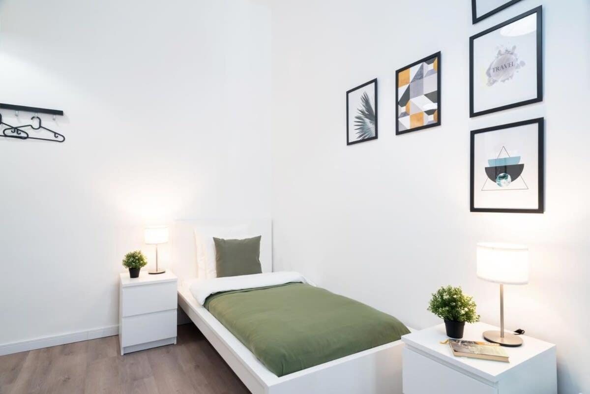 Large Apartment At Perfect Central Location บูดาเปสต์ ภายนอก รูปภาพ