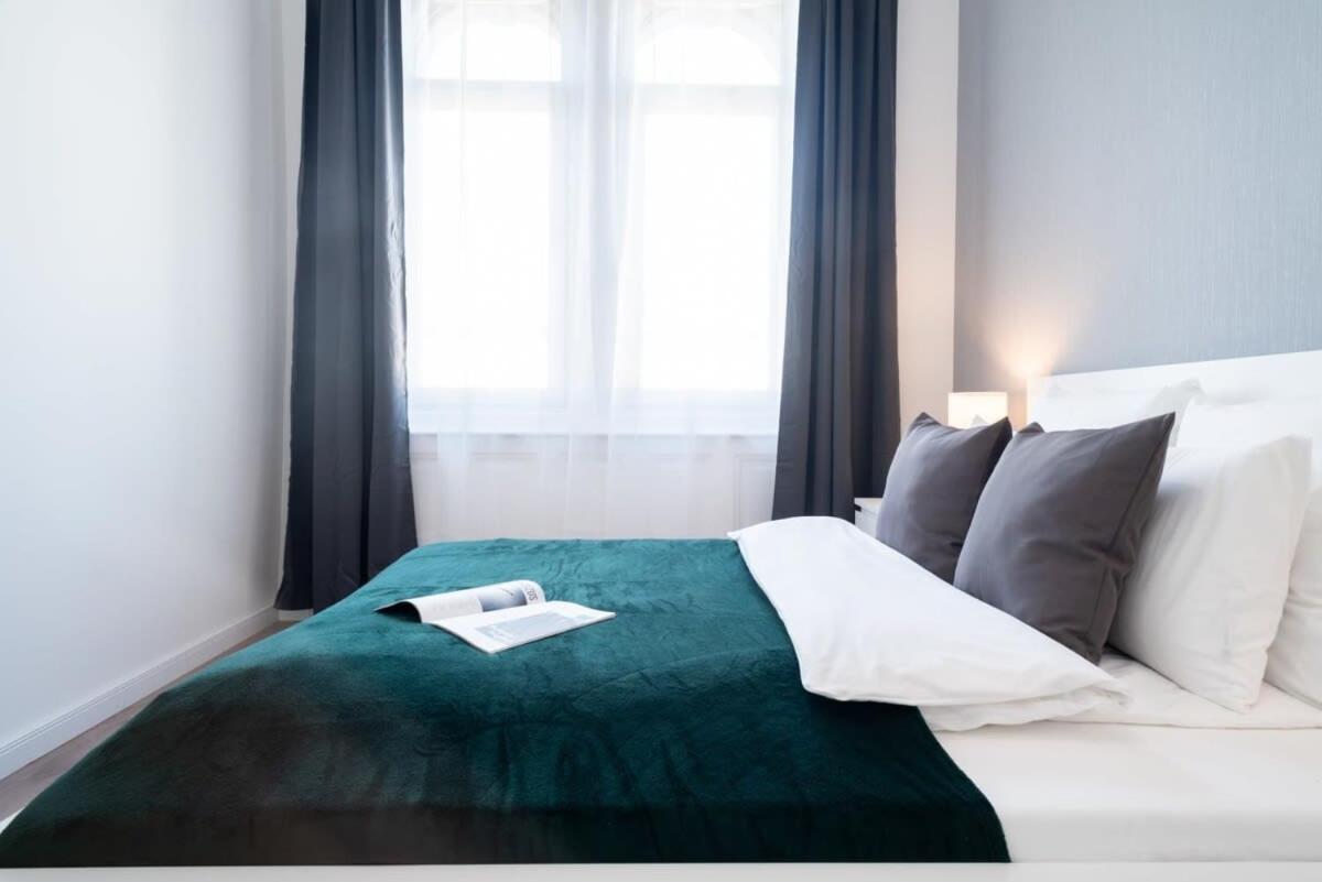 Large Apartment At Perfect Central Location บูดาเปสต์ ภายนอก รูปภาพ