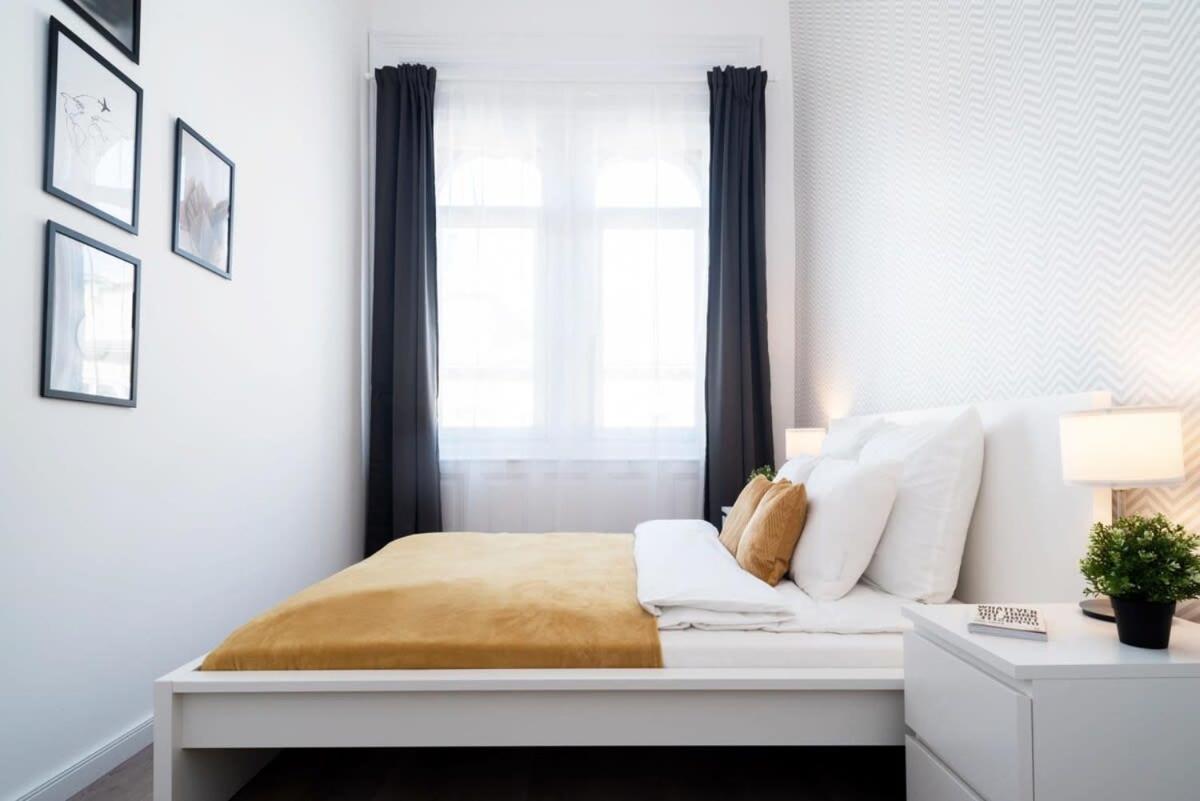 Large Apartment At Perfect Central Location บูดาเปสต์ ภายนอก รูปภาพ