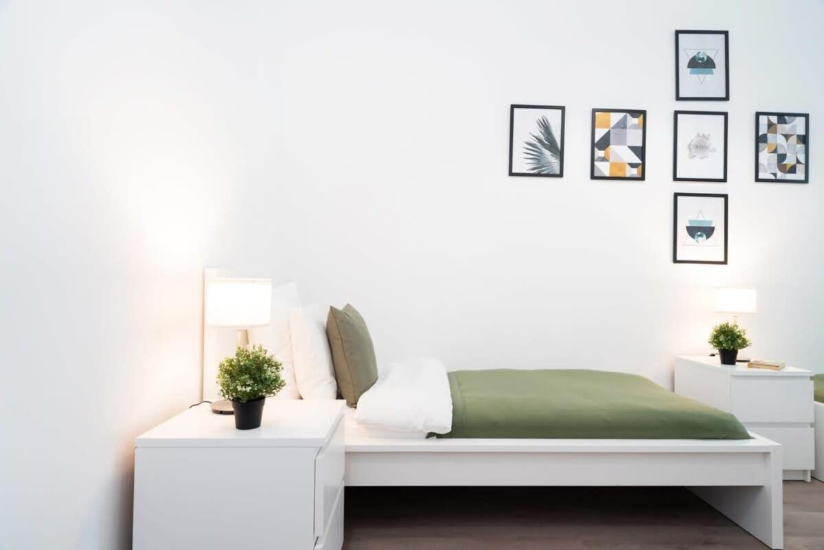 Large Apartment At Perfect Central Location บูดาเปสต์ ภายนอก รูปภาพ