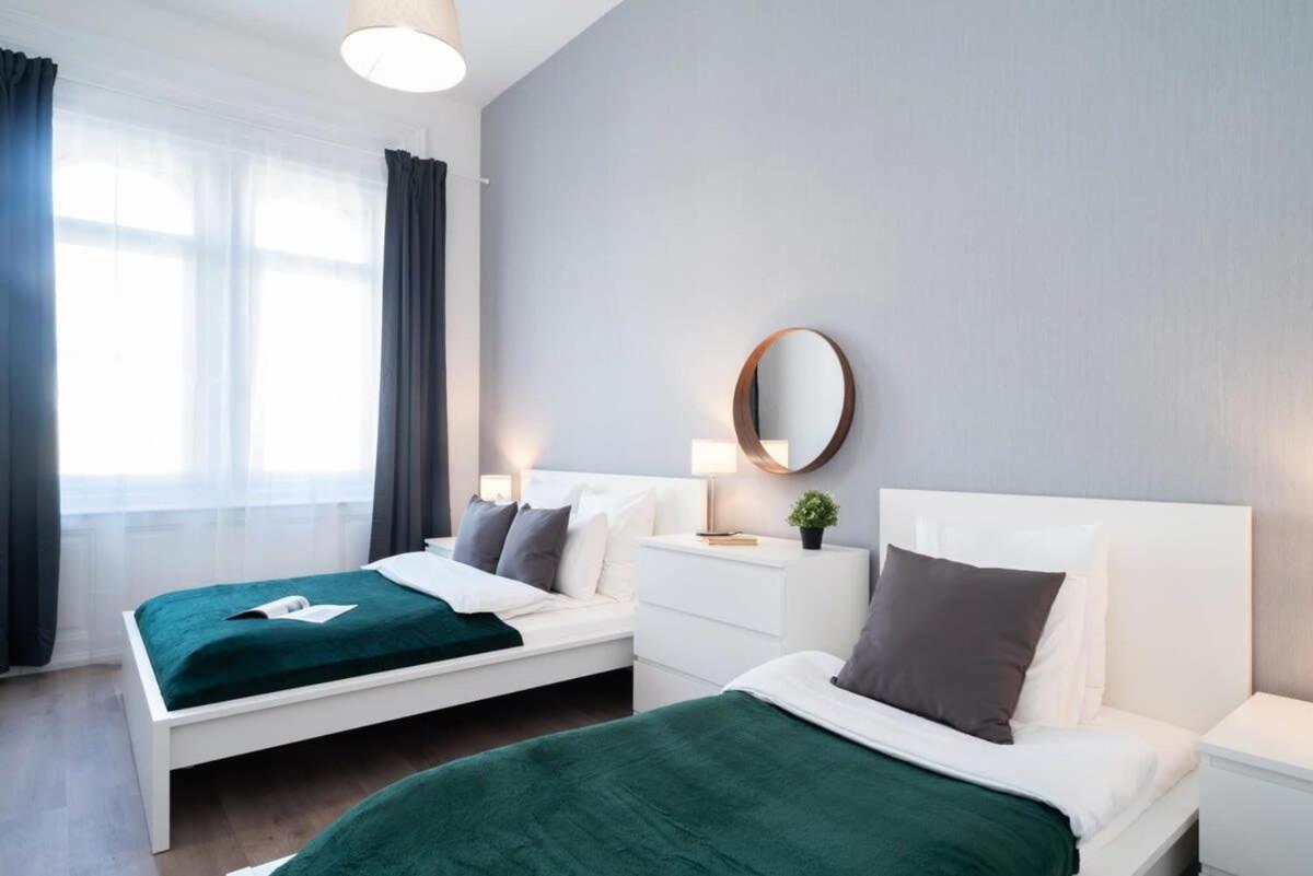 Large Apartment At Perfect Central Location บูดาเปสต์ ภายนอก รูปภาพ