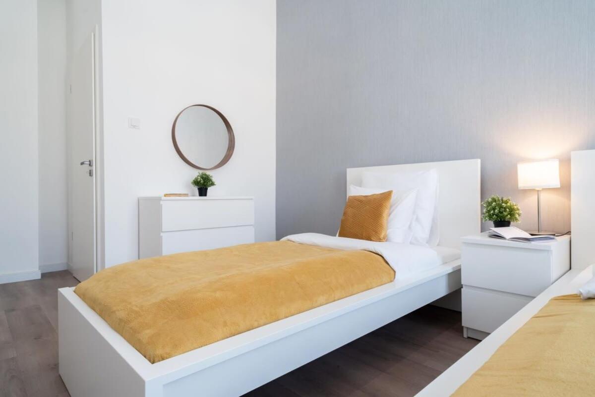 Large Apartment At Perfect Central Location บูดาเปสต์ ภายนอก รูปภาพ
