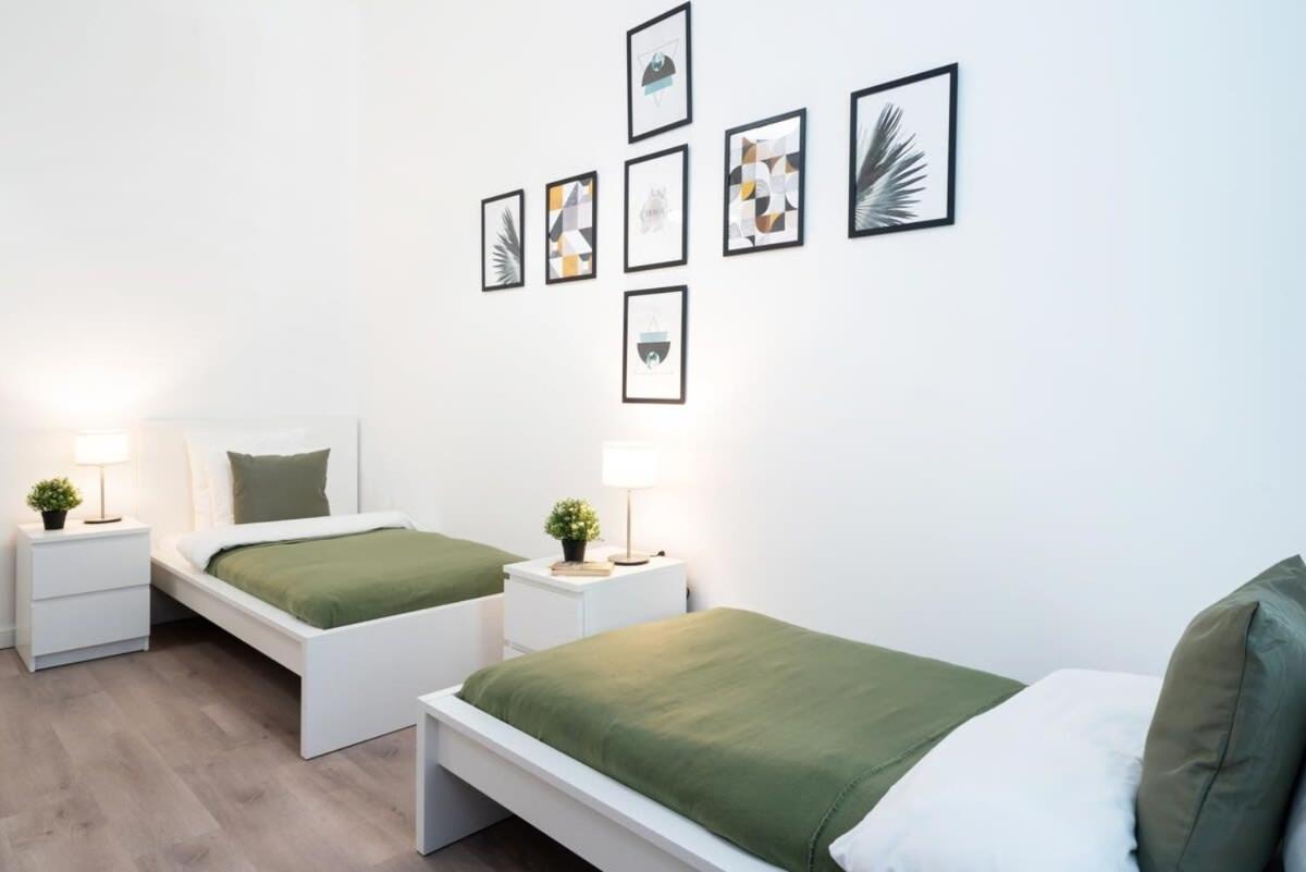 Large Apartment At Perfect Central Location บูดาเปสต์ ภายนอก รูปภาพ