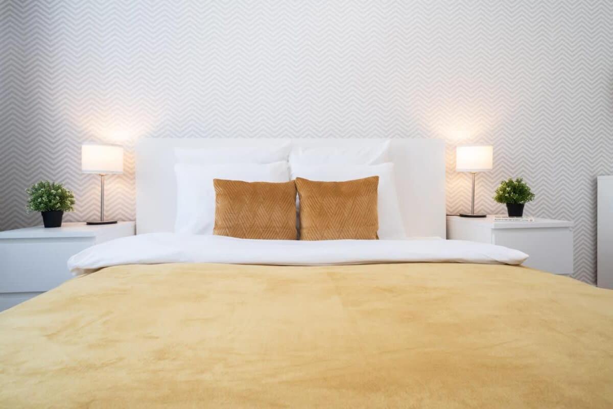 Large Apartment At Perfect Central Location บูดาเปสต์ ภายนอก รูปภาพ